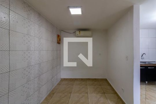 Sala/Quarto de casa para alugar com 1 quarto, 35m² em Jardim Munhoz, Guarulhos