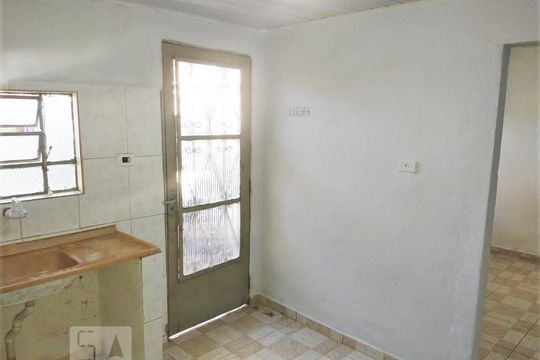 Cozinha de casa para alugar com 1 quarto, 28m² em Vila América, São Paulo