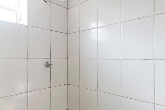 Banheiro de casa para alugar com 1 quarto, 25m² em Vila Guarani (z Sul), São Paulo