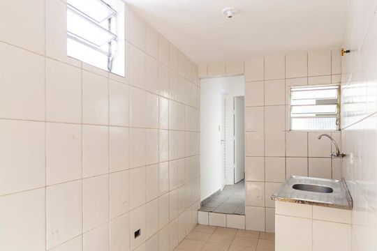Cozinha de casa para alugar com 1 quarto, 25m² em Vila Guarani (z Sul), São Paulo