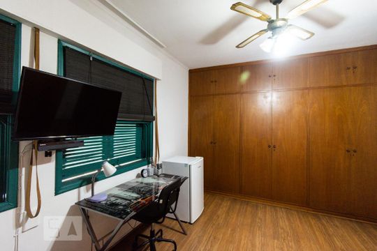 Quarto de casa à venda com 7 quartos, 300m² em Pinheiros, São Paulo
