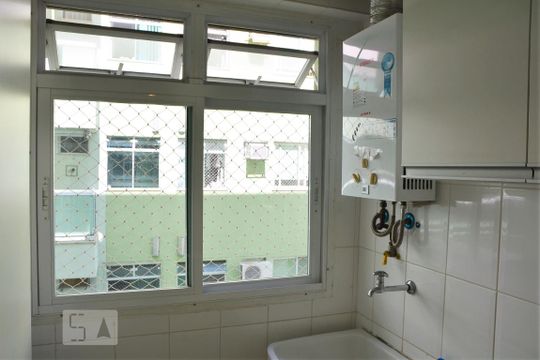Area Serviço de apartamento para alugar com 2 quartos, 65m² em Freguesia (jacarepaguá), Rio de Janeiro