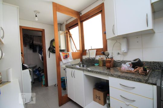 Cozinha de apartamento à venda com 3 quartos, 98m² em São João, Porto Alegre