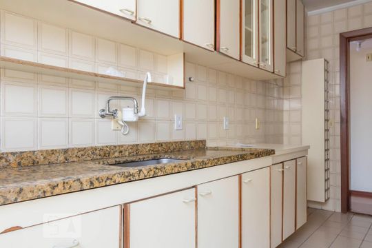 Cozinha de apartamento para alugar com 2 quartos, 62m² em Lapa, São Paulo