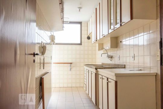 Cozinha de apartamento para alugar com 2 quartos, 62m² em Lapa, São Paulo
