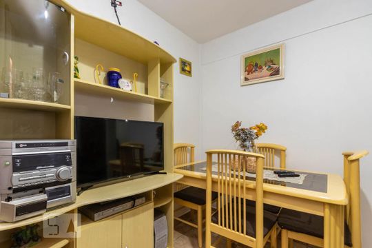 Sala de apartamento à venda com 2 quartos, 50m² em Fazenda da Juta, São Paulo