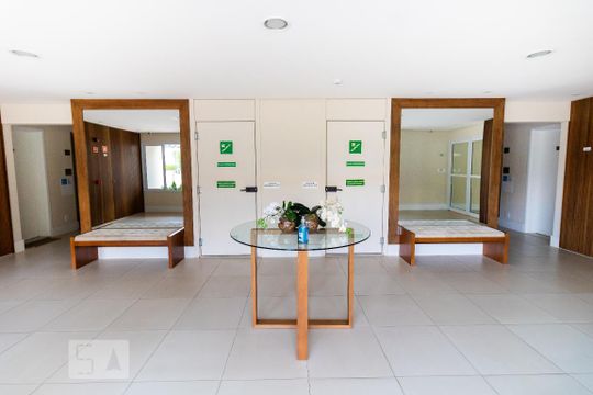 Hall de Entrada de apartamento à venda com 2 quartos, 113m² em Vila Paiva, São Paulo