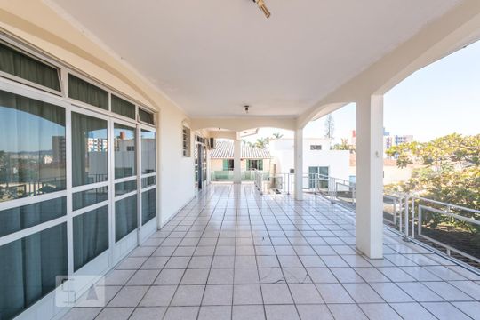 Varanda de casa para alugar com 6 quartos, 500m² em Ipiranga, São José