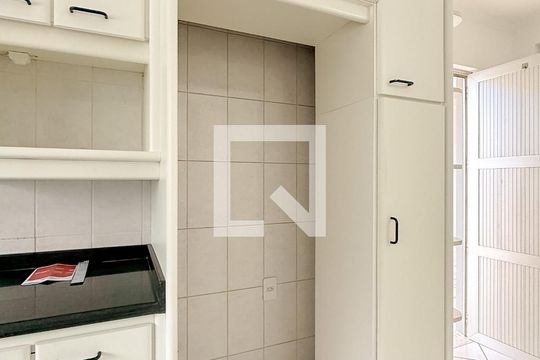 Cozinha de casa para alugar com 4 quartos, 500m² em Ipiranga, São José