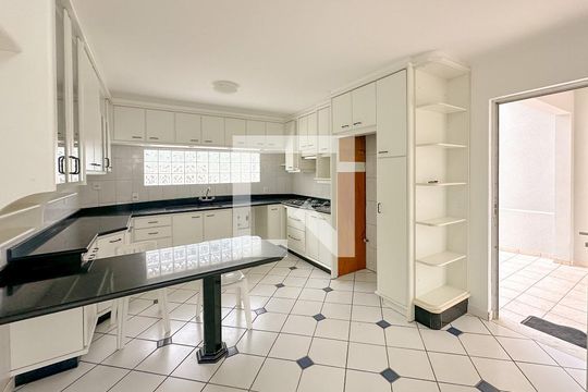 Cozinha de casa para alugar com 4 quartos, 500m² em Ipiranga, São José