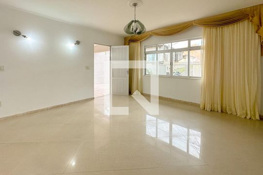 Casa para alugar com 4 quartos, 500m² em Ipiranga, São José