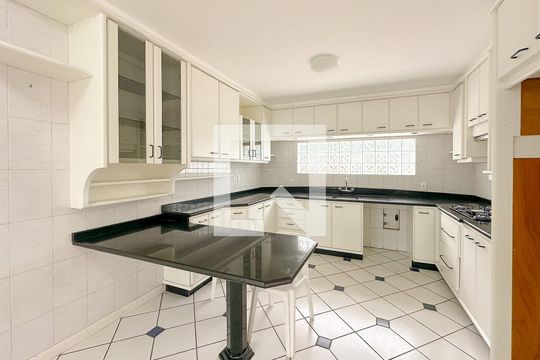 Cozinha de casa para alugar com 4 quartos, 500m² em Ipiranga, São José