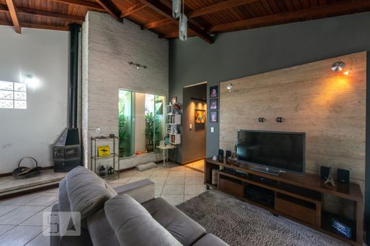 Casa para alugar com 6 quartos, 500m² em Ipiranga, São José
