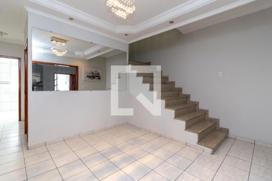 Sala de casa para alugar com 3 quartos, 400m² em Chora Menino, São Paulo