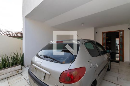 Garagem de casa à venda com 3 quartos, 400m² em Chora Menino, São Paulo