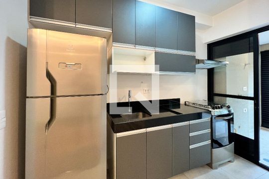 Cozinha de apartamento para alugar com 2 quartos, 62m² em Vila Olímpia, São Paulo