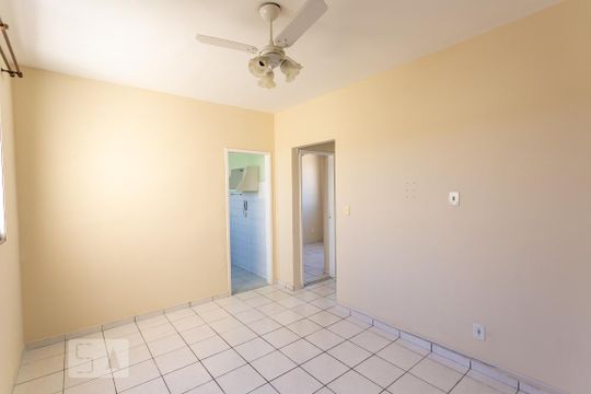 Sala de apartamento para alugar com 2 quartos, 50m² em Santa Cruz, Belo Horizonte