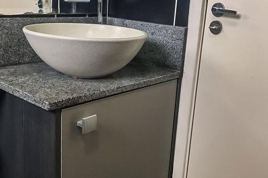Banheiro de apartamento para alugar com 2 quartos, 48m² em Presidente Altino, Osasco