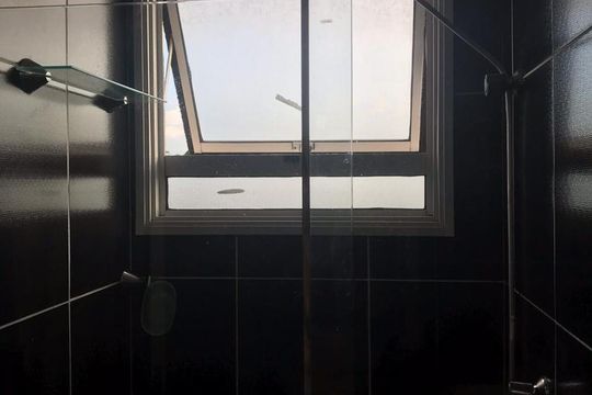 Banheiro de apartamento para alugar com 2 quartos, 48m² em Presidente Altino, Osasco