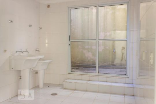 Área de Serviço de casa para alugar com 4 quartos, 400m² em Jardim Morumbi, São Paulo