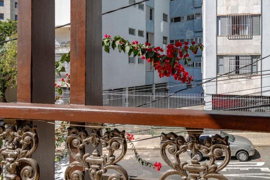 varanda de casa para alugar com 6 quartos, 500m² em Santo Antônio, Belo Horizonte