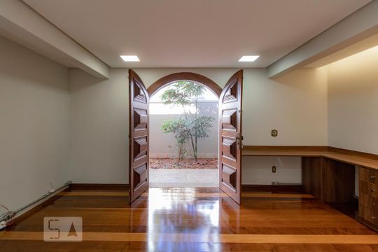 Sala 3 de casa para alugar com 6 quartos, 500m² em Santo Antônio, Belo Horizonte