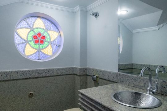 Lavabo de casa para alugar com 6 quartos, 500m² em Santo Antônio, Belo Horizonte