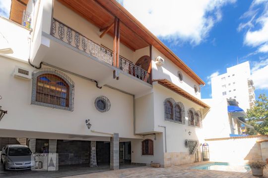Casa para alugar com 6 quartos, 500m² em Santo Antônio, Belo Horizonte