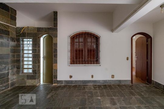 Garagem de casa para alugar com 6 quartos, 500m² em Santo Antônio, Belo Horizonte