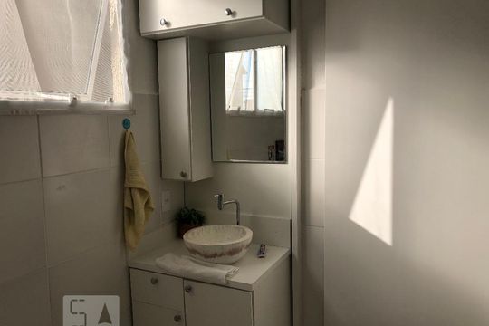 Banheiro de apartamento para alugar com 1 quarto, 42m² em Mato Grande, Canoas