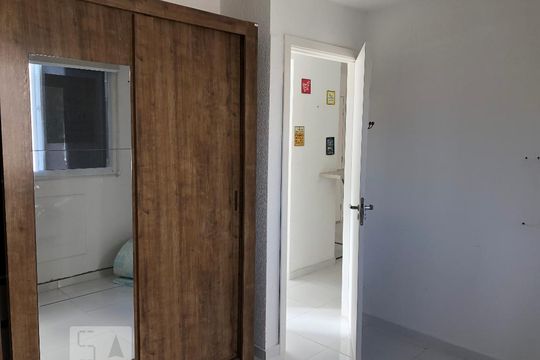 Quarto de apartamento para alugar com 1 quarto, 42m² em Mato Grande, Canoas