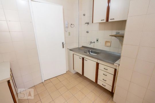 Cozinha de apartamento para alugar com 2 quartos, 64m² em Perdizes, São Paulo