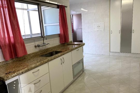 Cozinha de apartamento à venda com 4 quartos, 200m² em Vila Suzana, São Paulo