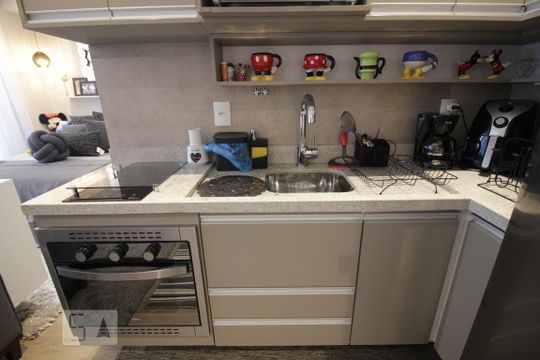Cozinha de kitnet/studio à venda com 1 quarto, 36m² em Real Parque, São Paulo