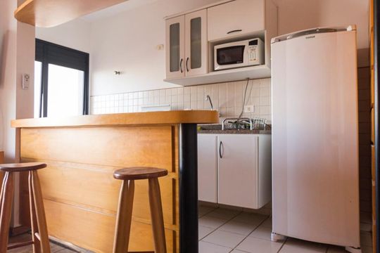 Cozinha de apartamento para alugar com 1 quarto, 45m² em Chácara Inglesa, São Paulo