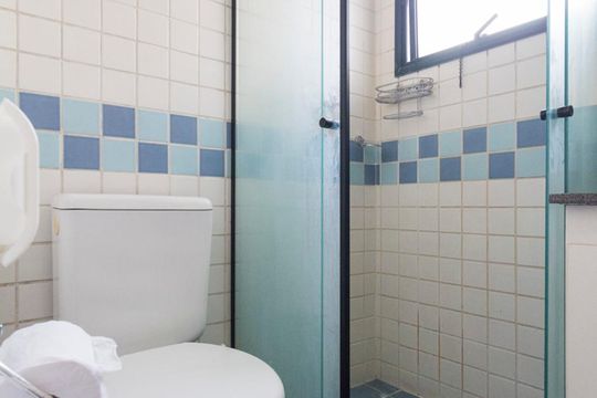 Banheiro Social de apartamento para alugar com 1 quarto, 45m² em Chácara Inglesa, São Paulo