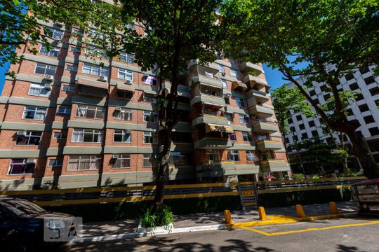 Fachada do Condomínio de apartamento para alugar com 1 quarto, 70m² em Boa Viagem, Niterói