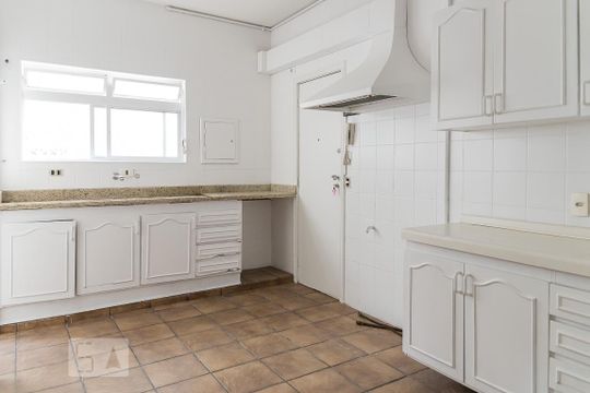 Cozinha de apartamento para alugar com 3 quartos, 163m² em Higienópolis, São Paulo