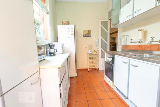 Cozinha de casa à venda com 3 quartos, 210m² em Água Branca, São Paulo