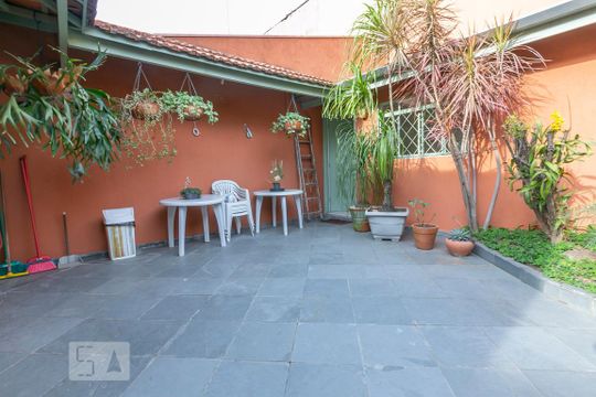 Quintal de casa à venda com 3 quartos, 210m² em Água Branca, São Paulo