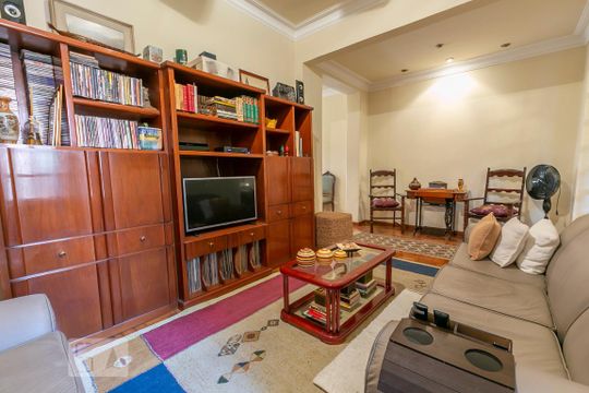 Sala de TV de casa à venda com 3 quartos, 210m² em Água Branca, São Paulo