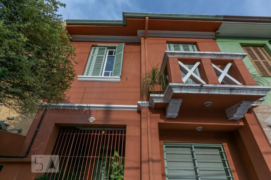 Fachada de casa à venda com 3 quartos, 210m² em Água Branca, São Paulo