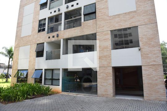 Fachada do bloco de apartamento para alugar com 2 quartos, 70m² em Usina Piratininga, São Paulo