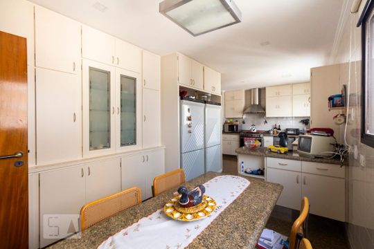 Cozinha de apartamento para alugar com 4 quartos, 280m² em Vila Alexandria, São Paulo