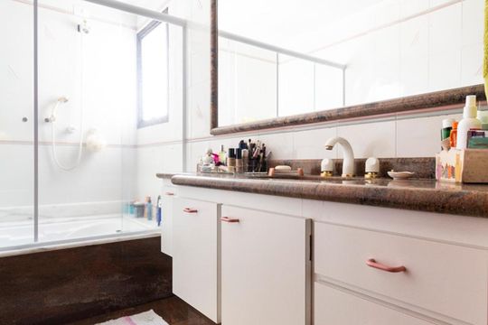 Suíte - Quarto 4 de apartamento para alugar com 4 quartos, 280m² em Vila Alexandria, São Paulo