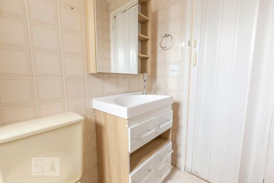 Banheiro de apartamento à venda com 2 quartos, 50m² em Vila Mangalot, São Paulo