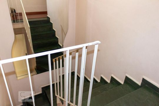 Escada de casa à venda com 3 quartos, 200m² em Vila Vera, São Paulo