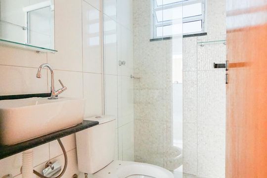Banheiro de apartamento para alugar com 2 quartos, 45m² em Chácara Mafalda, São Paulo