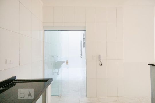 Cozinha de apartamento para alugar com 2 quartos, 45m² em Chácara Mafalda, São Paulo