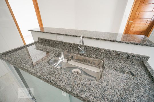 Detalhe cozinha de apartamento para alugar com 1 quarto, 35m² em Chácara Mafalda, São Paulo